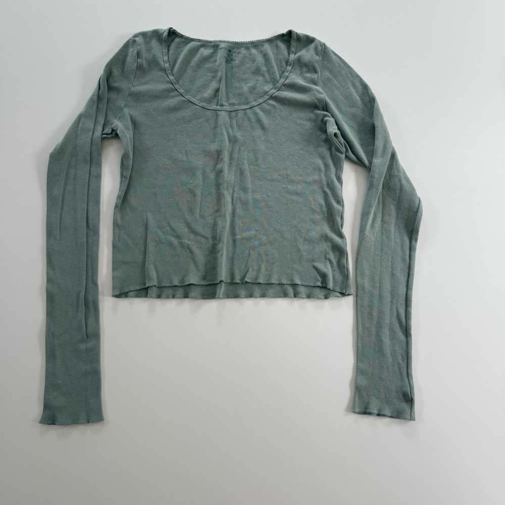 Brandy Melville~Long Sleeve Tee~Women OS~Sage Green~Scoop Neck~Cotton~Crop~Basic
